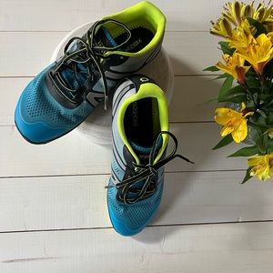 Xero minimum running shoes.